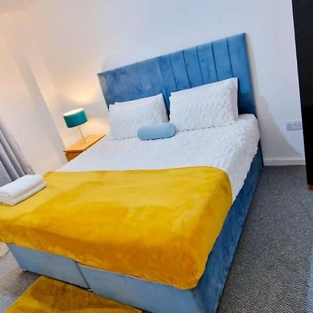 Lovely 2-Bedroom Apartment, Free Parking Manchester Eksteriør bilde