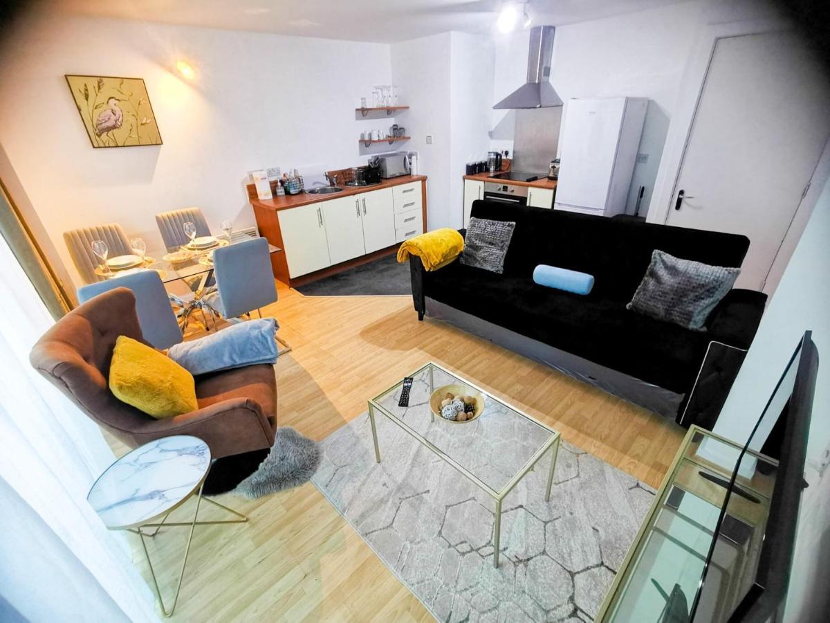 Lovely 2-Bedroom Apartment, Free Parking Manchester Eksteriør bilde