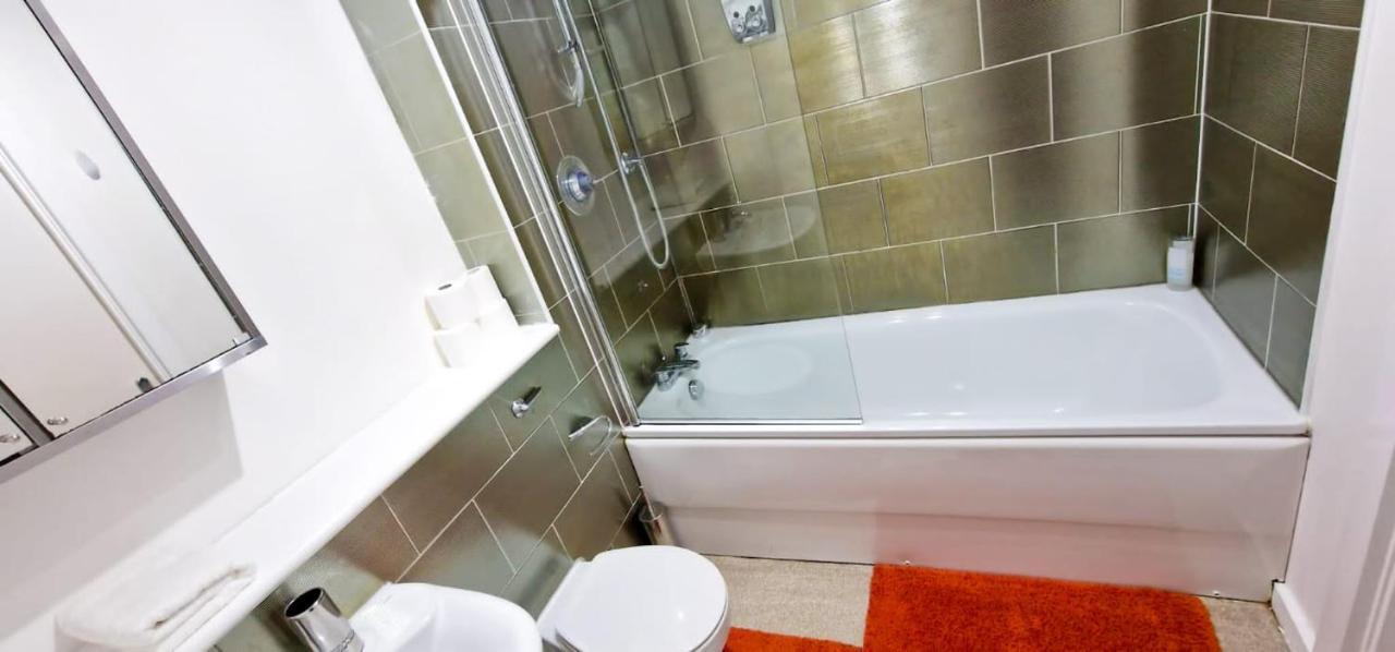 Lovely 2-Bedroom Apartment, Free Parking Manchester Eksteriør bilde