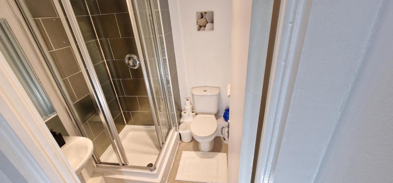 Lovely 2-Bedroom Apartment, Free Parking Manchester Eksteriør bilde