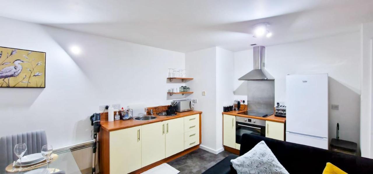 Lovely 2-Bedroom Apartment, Free Parking Manchester Eksteriør bilde